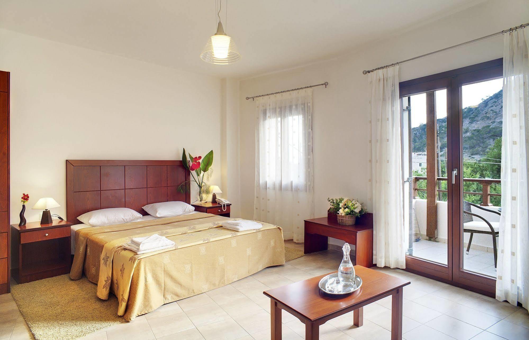 Syia Hotel Soúgia Luaran gambar